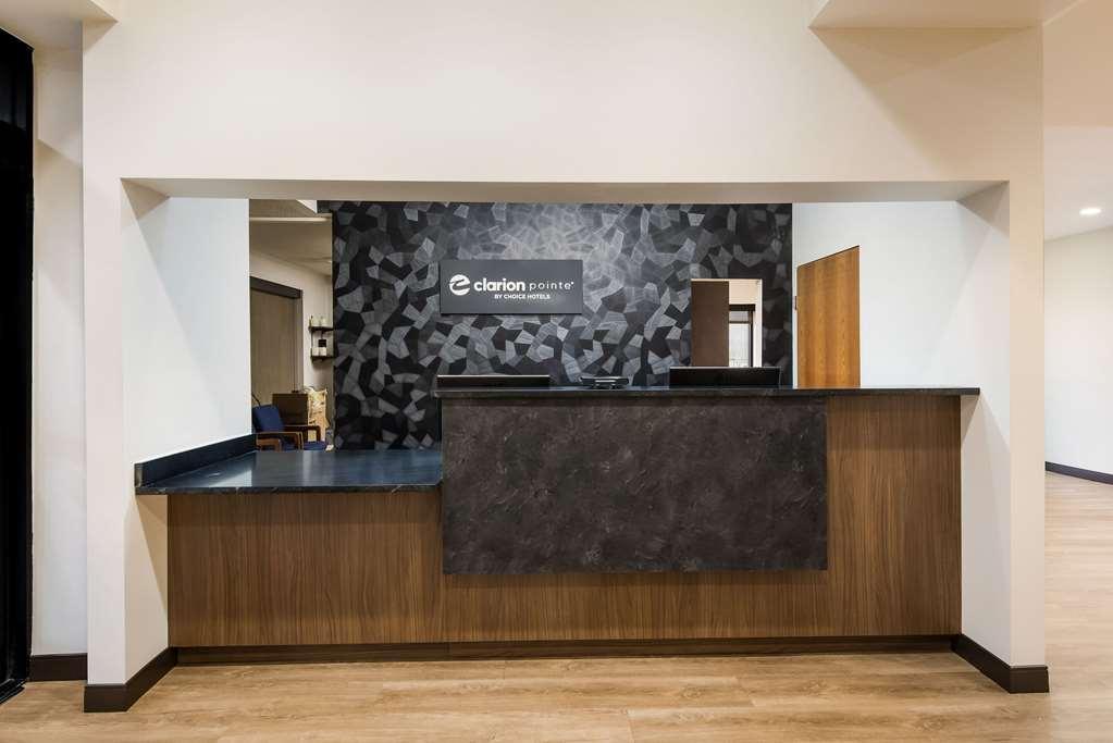 Clarion Pointe Hotel Abingdon Interior photo