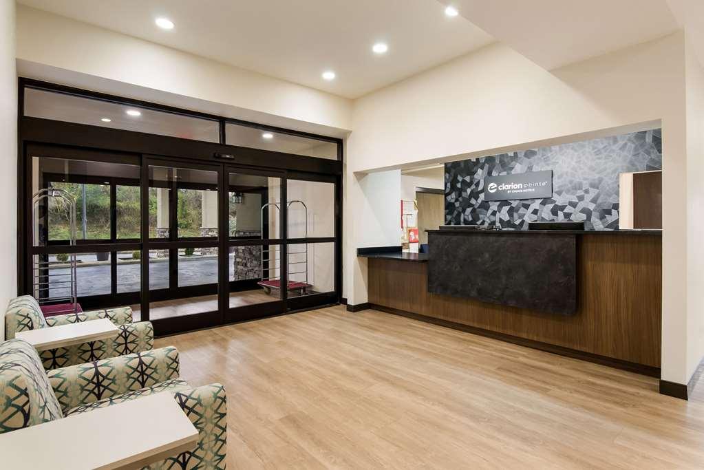 Clarion Pointe Hotel Abingdon Interior photo